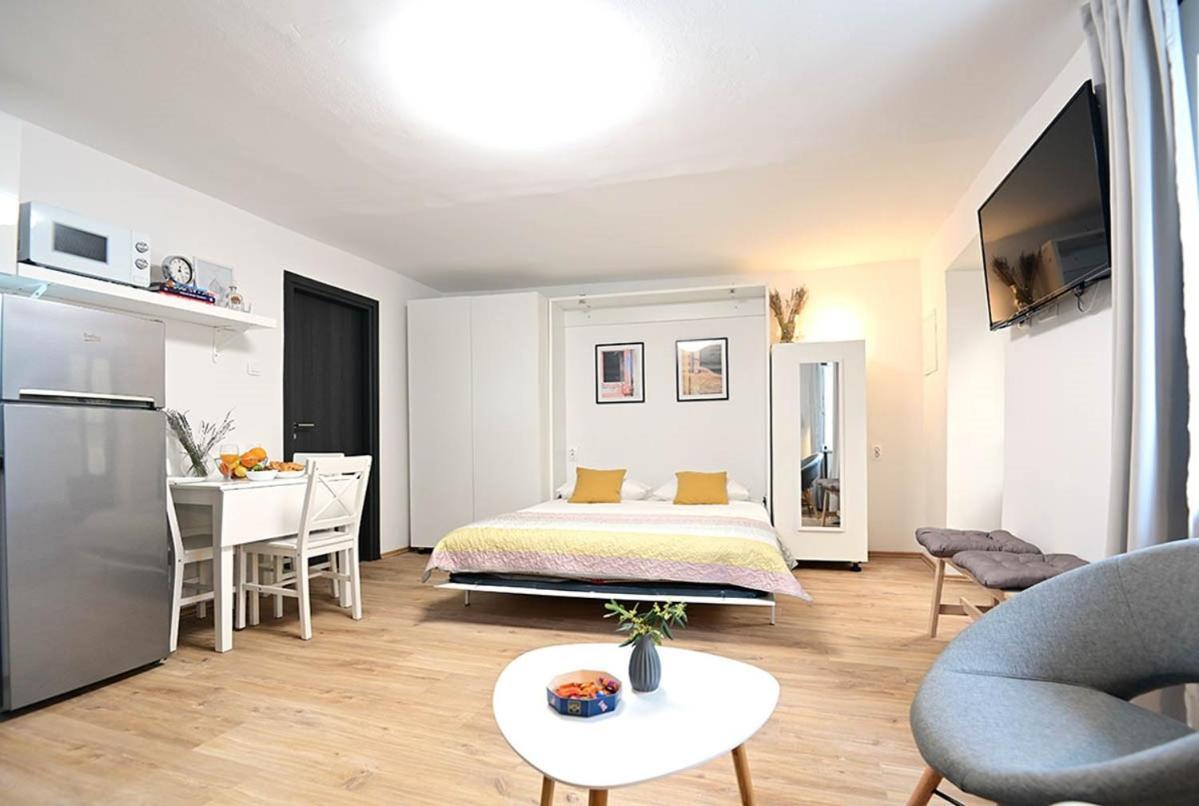 Apartment D & Studio L Dobrinj Kültér fotó