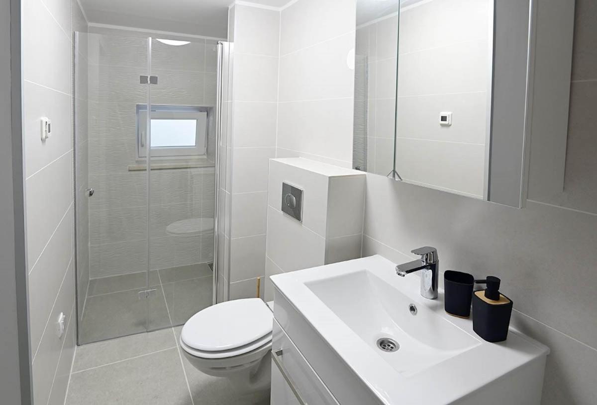 Apartment D & Studio L Dobrinj Kültér fotó