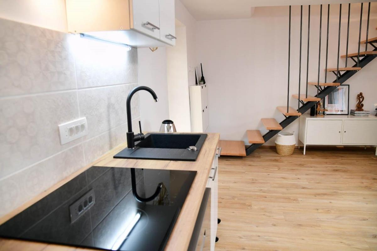 Apartment D & Studio L Dobrinj Kültér fotó