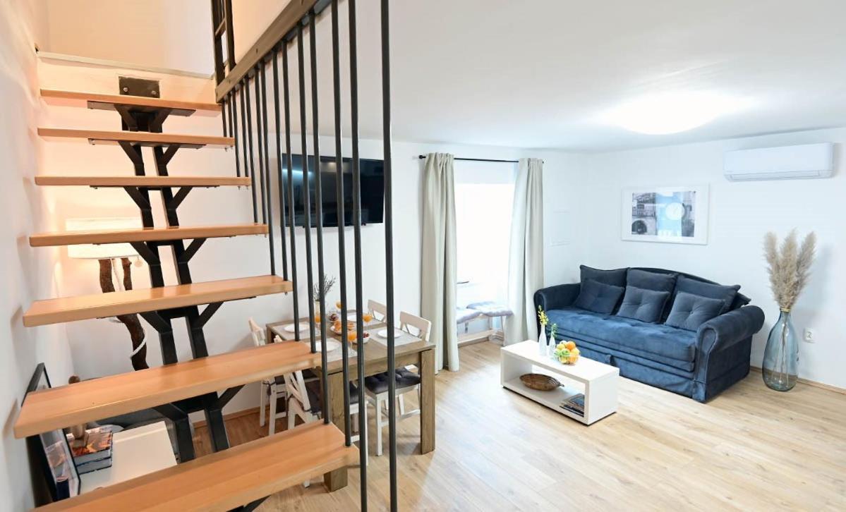 Apartment D & Studio L Dobrinj Kültér fotó