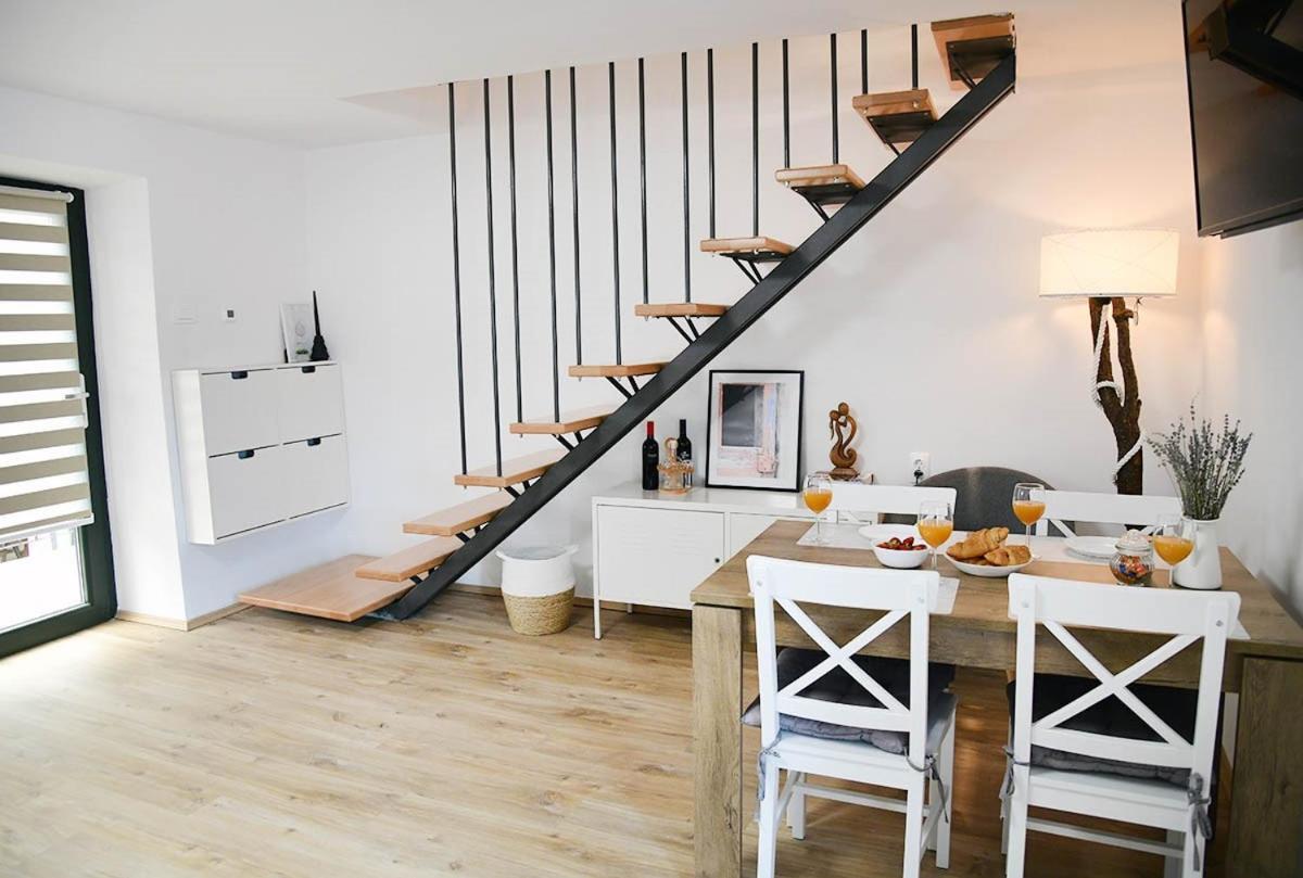 Apartment D & Studio L Dobrinj Kültér fotó