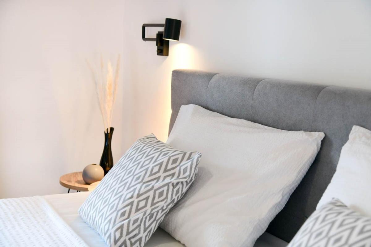 Apartment D & Studio L Dobrinj Kültér fotó