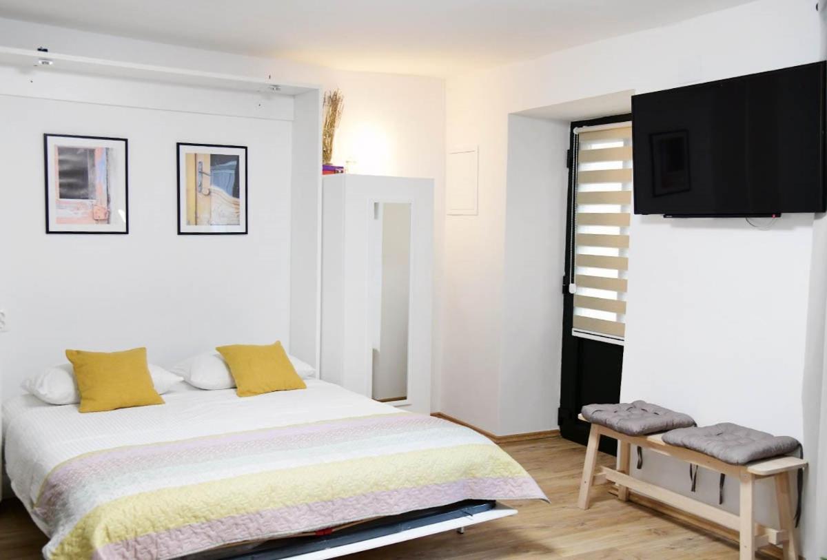 Apartment D & Studio L Dobrinj Kültér fotó