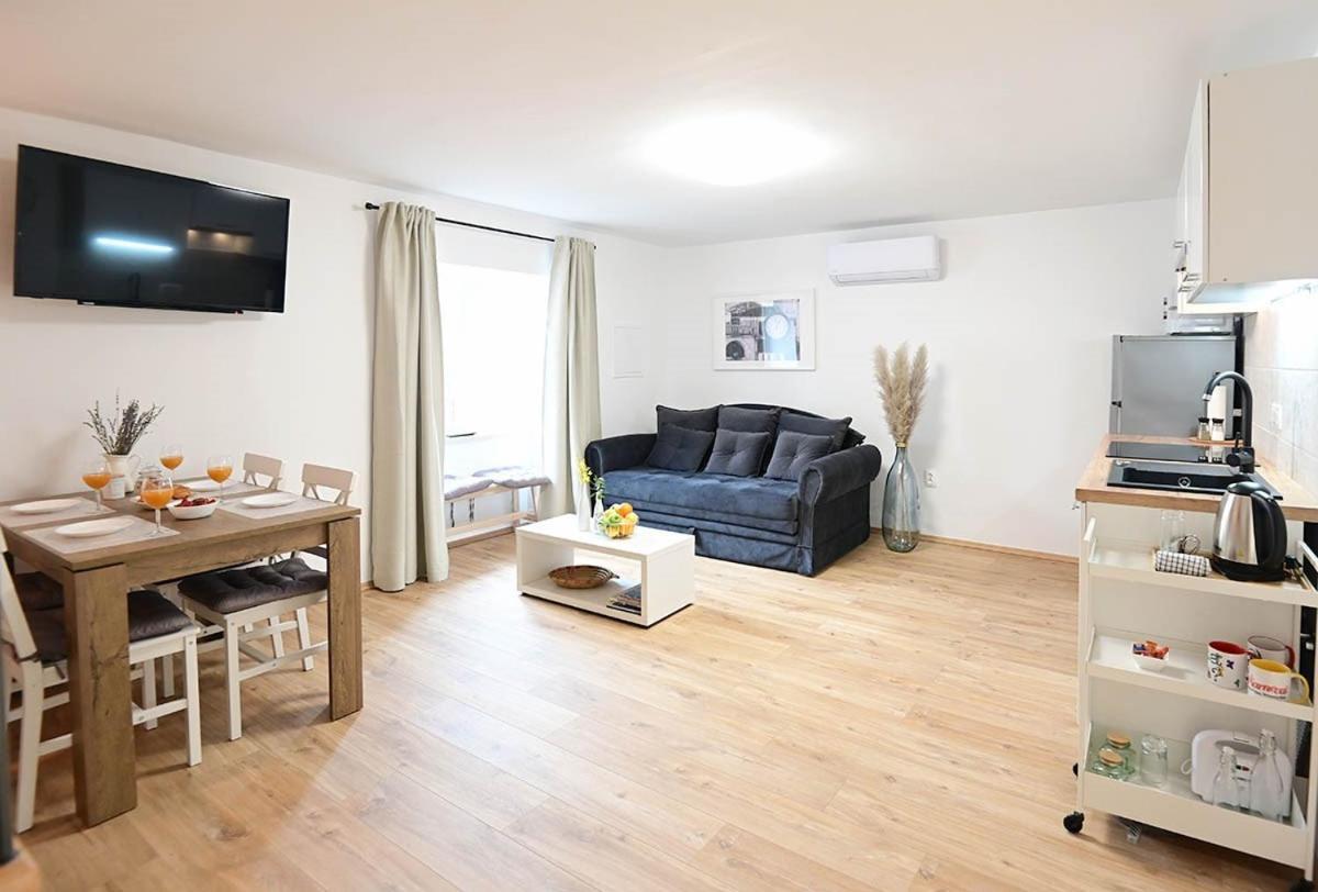 Apartment D & Studio L Dobrinj Kültér fotó