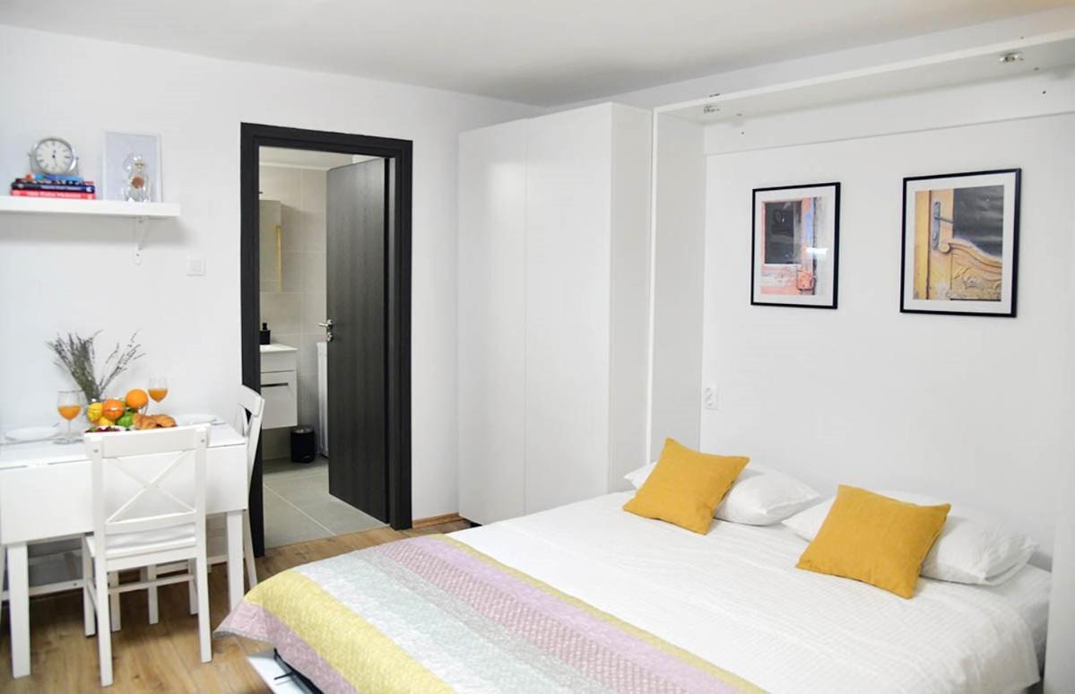 Apartment D & Studio L Dobrinj Kültér fotó
