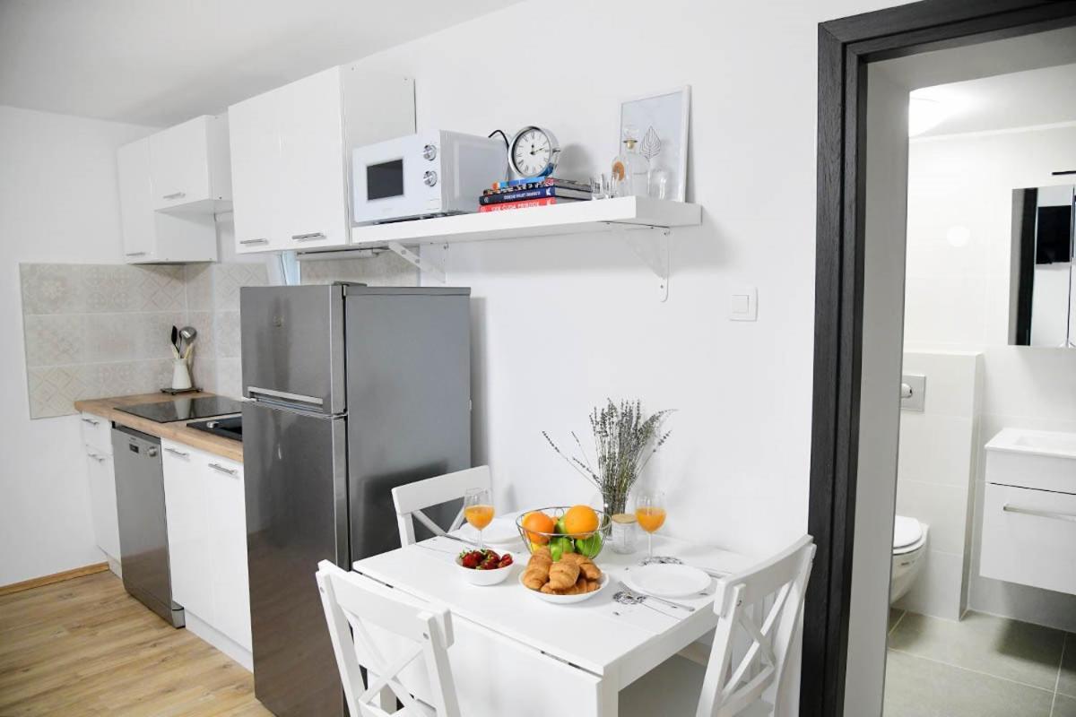 Apartment D & Studio L Dobrinj Kültér fotó