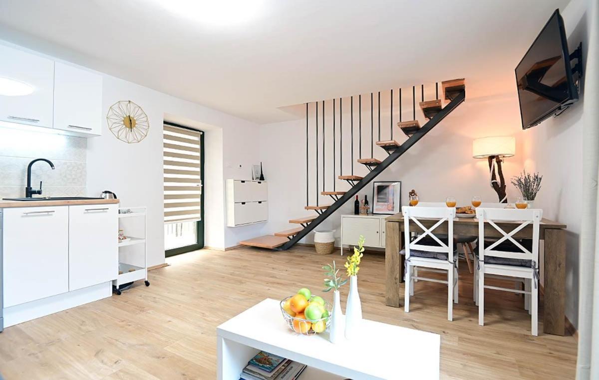Apartment D & Studio L Dobrinj Kültér fotó