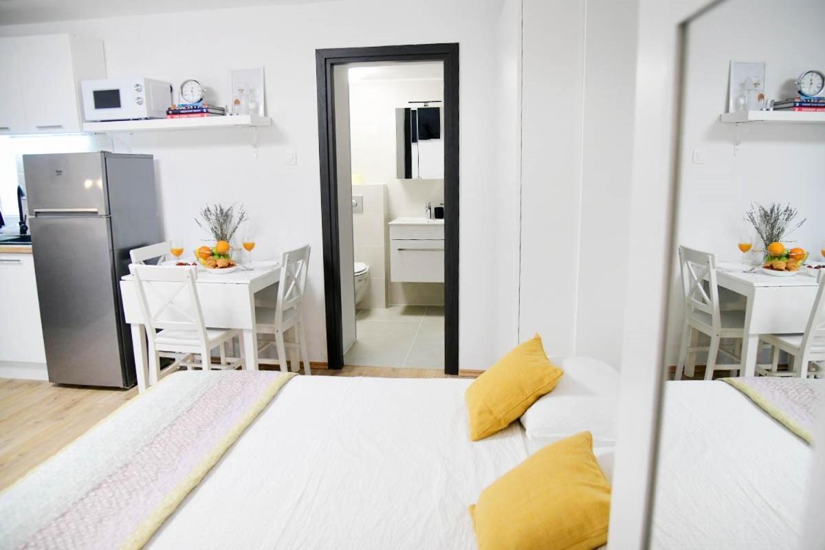 Apartment D & Studio L Dobrinj Kültér fotó