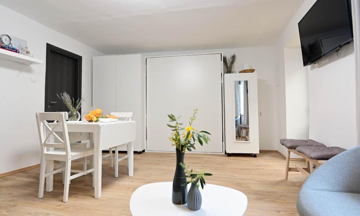 Apartment D & Studio L Dobrinj Kültér fotó