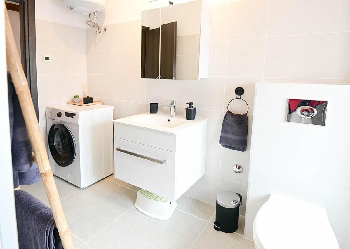 Apartment D & Studio L Dobrinj Kültér fotó