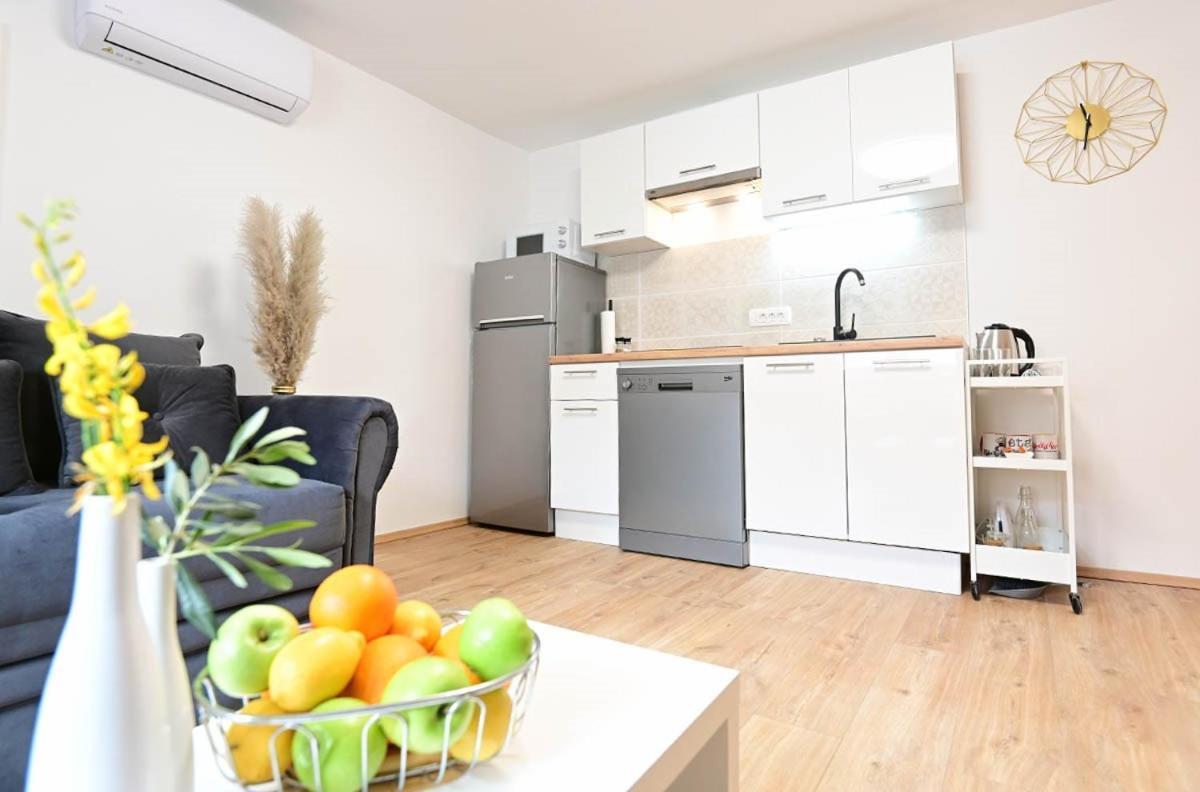 Apartment D & Studio L Dobrinj Kültér fotó