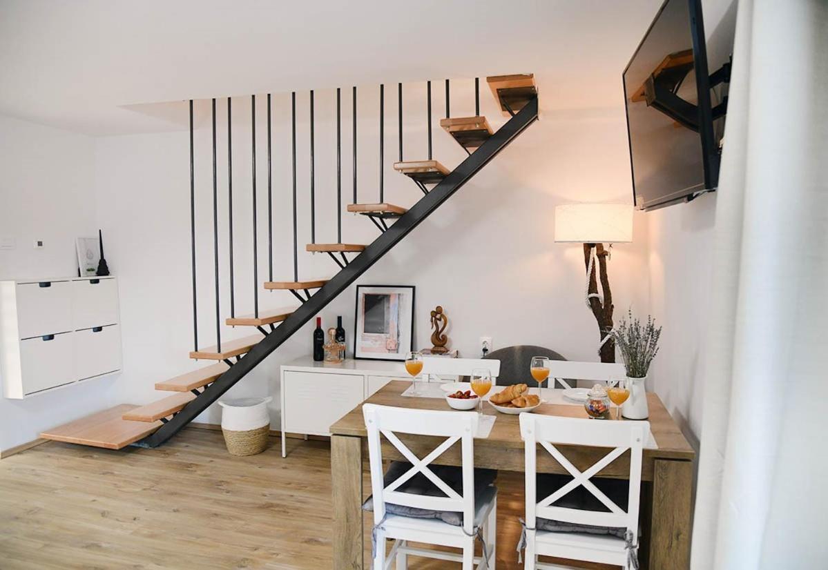 Apartment D & Studio L Dobrinj Kültér fotó